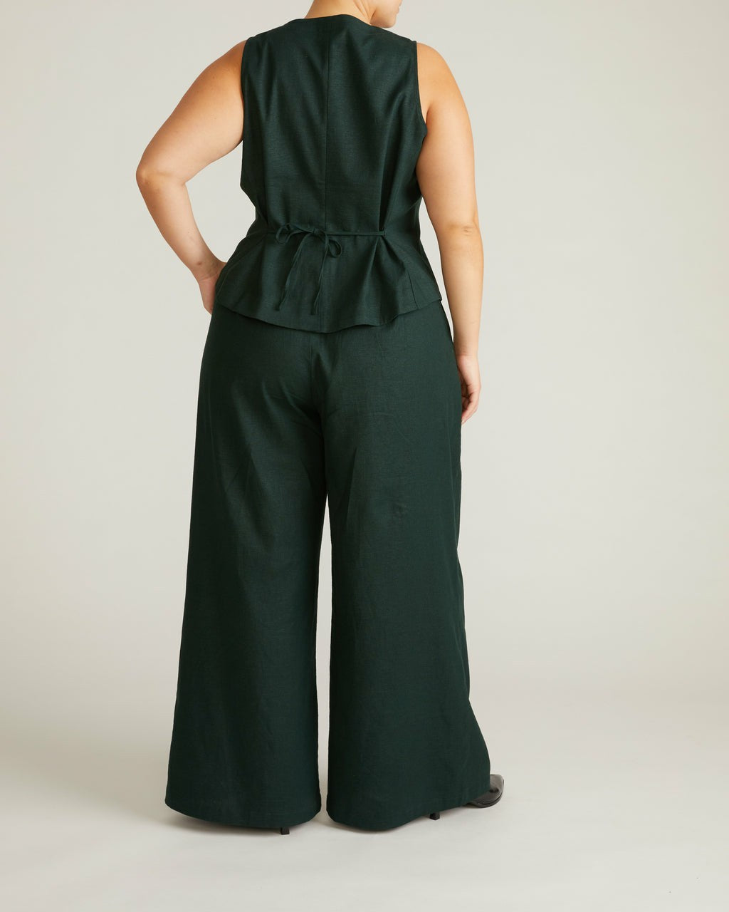 Tamsin Stretch Linen Blend Vest - Forest Green | Universal Standard