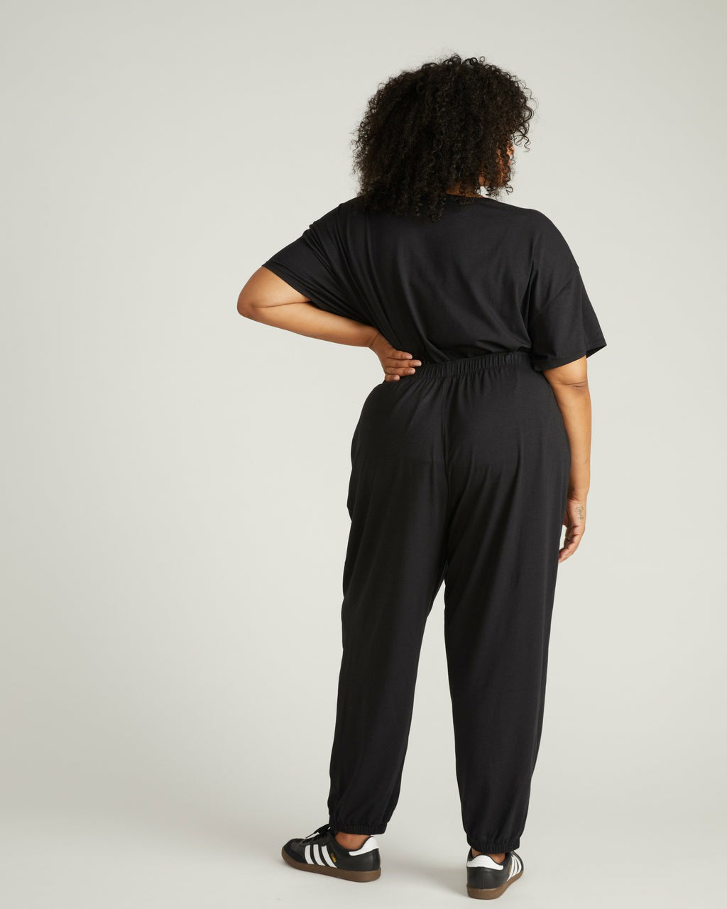 Wendy Lounge Jogger - Black | Universal Standard