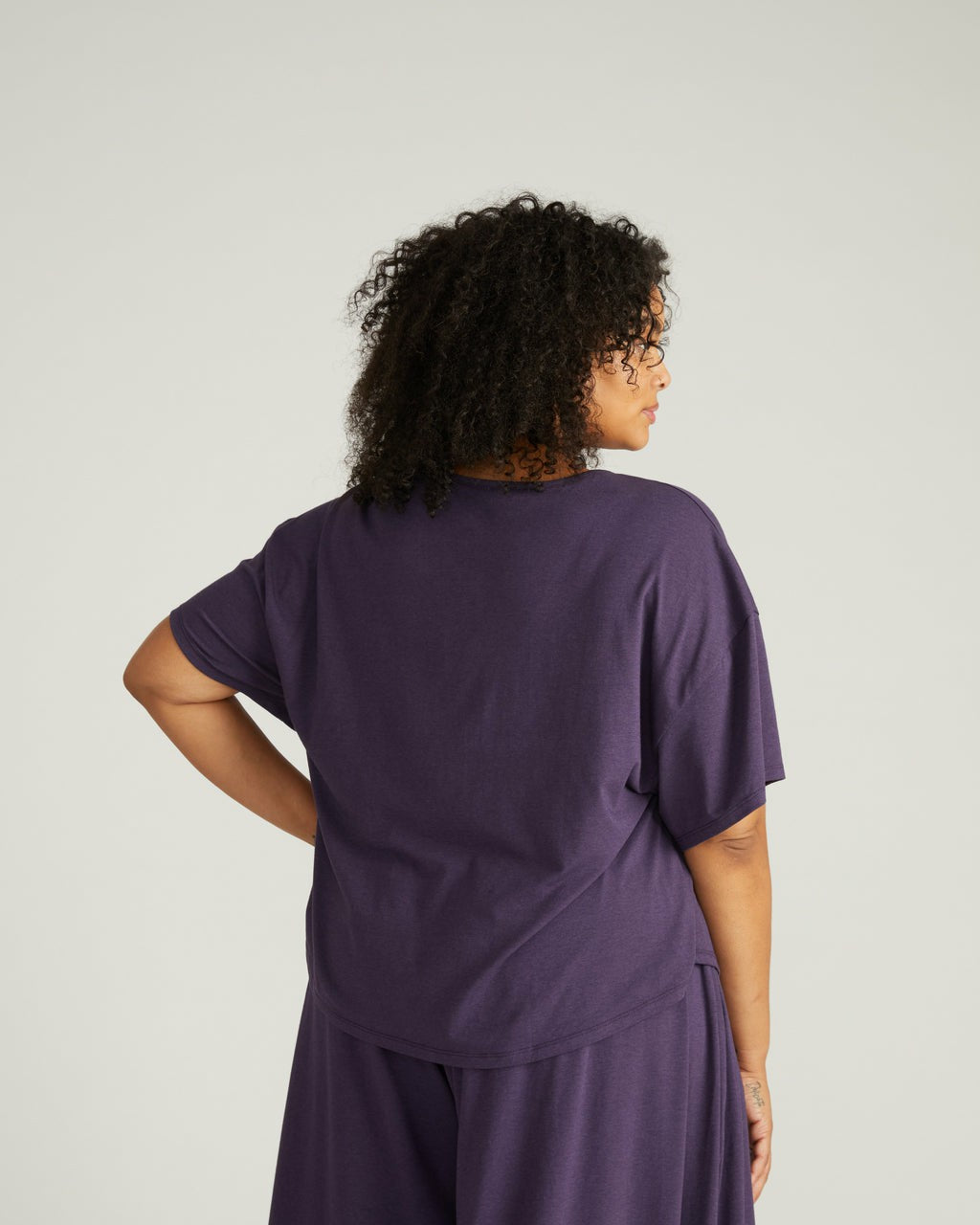 Pina Short Sleeve Lounge Tee - Anthracite | Universal Standard