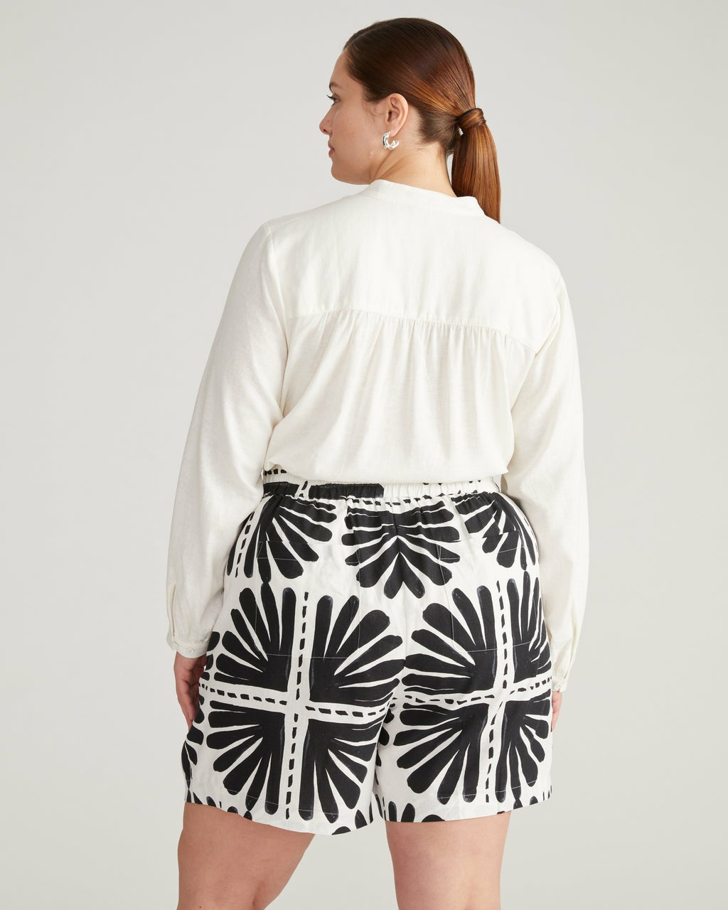 Juniper Linen Blend Easy Pull-On Shorts - Ink Bloom Print | Universal Standard