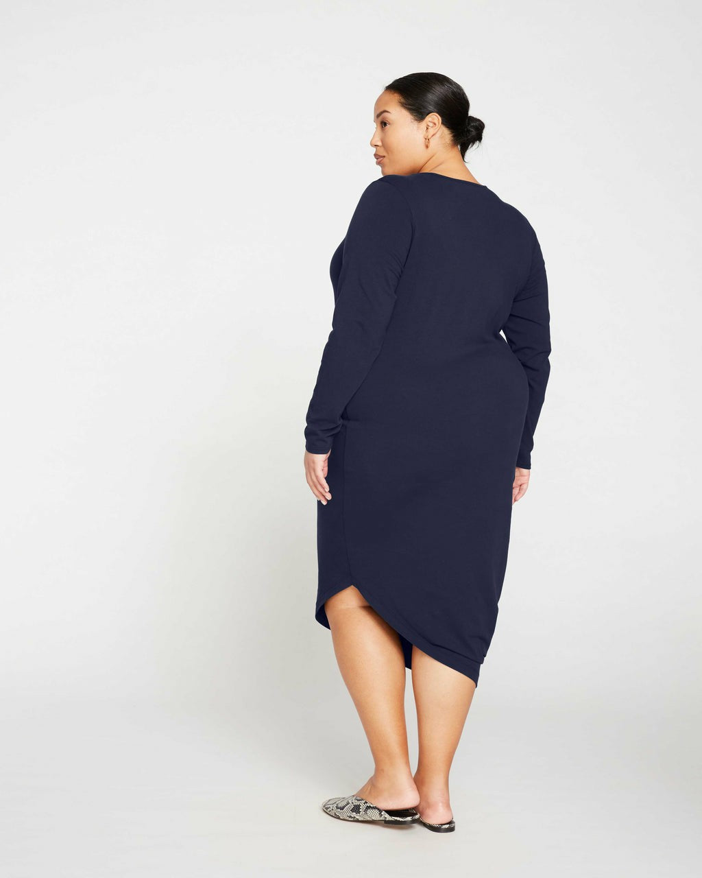 Iconic Long Sleeve V-Neck Geneva Dress - Midnight | Universal Standard