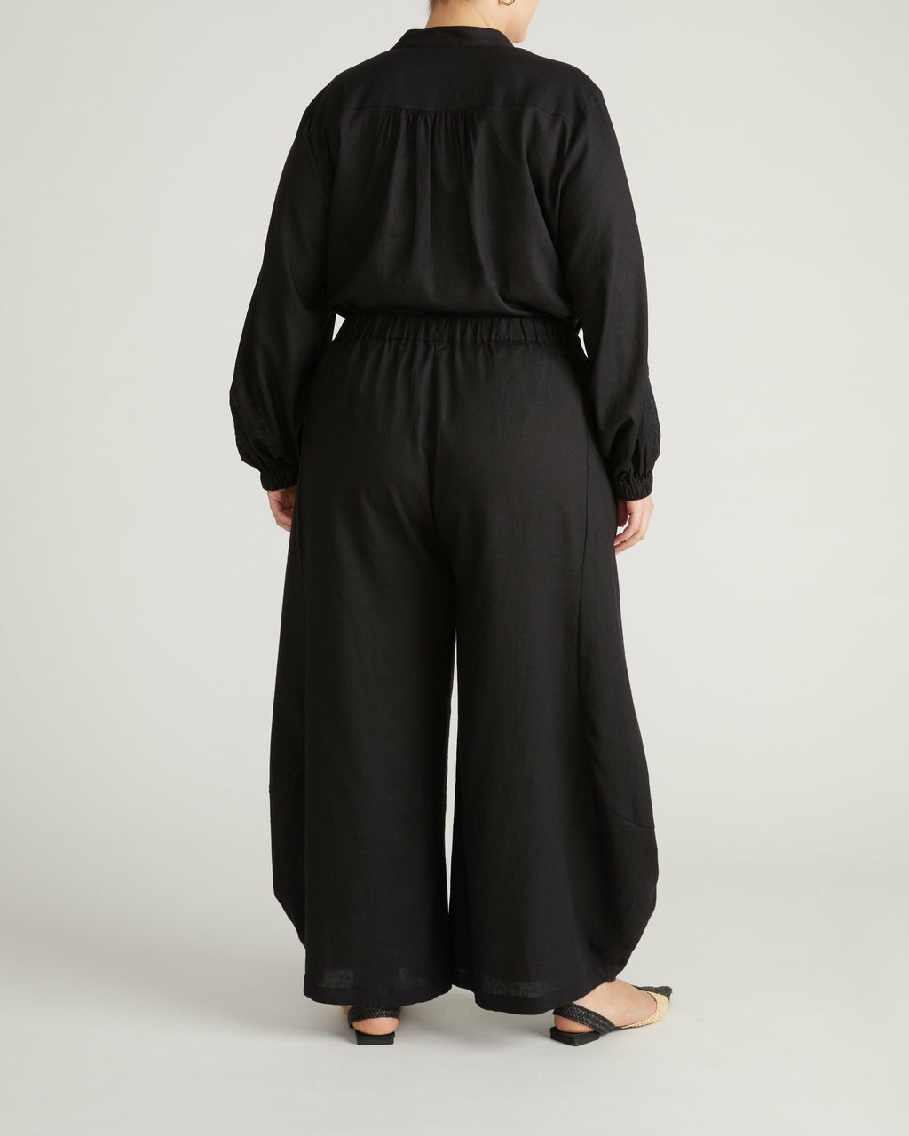 Cosma Barrel Leg Linen Blend Pants - Black | Universal Standard
