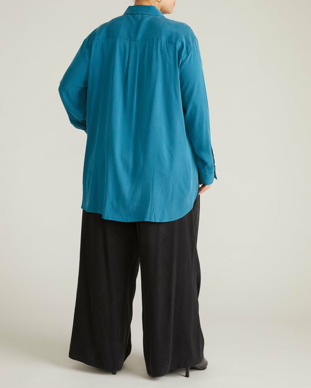 Cooling Stretch Cupro Artist Shirt - Blue Beetle | Universal Standard