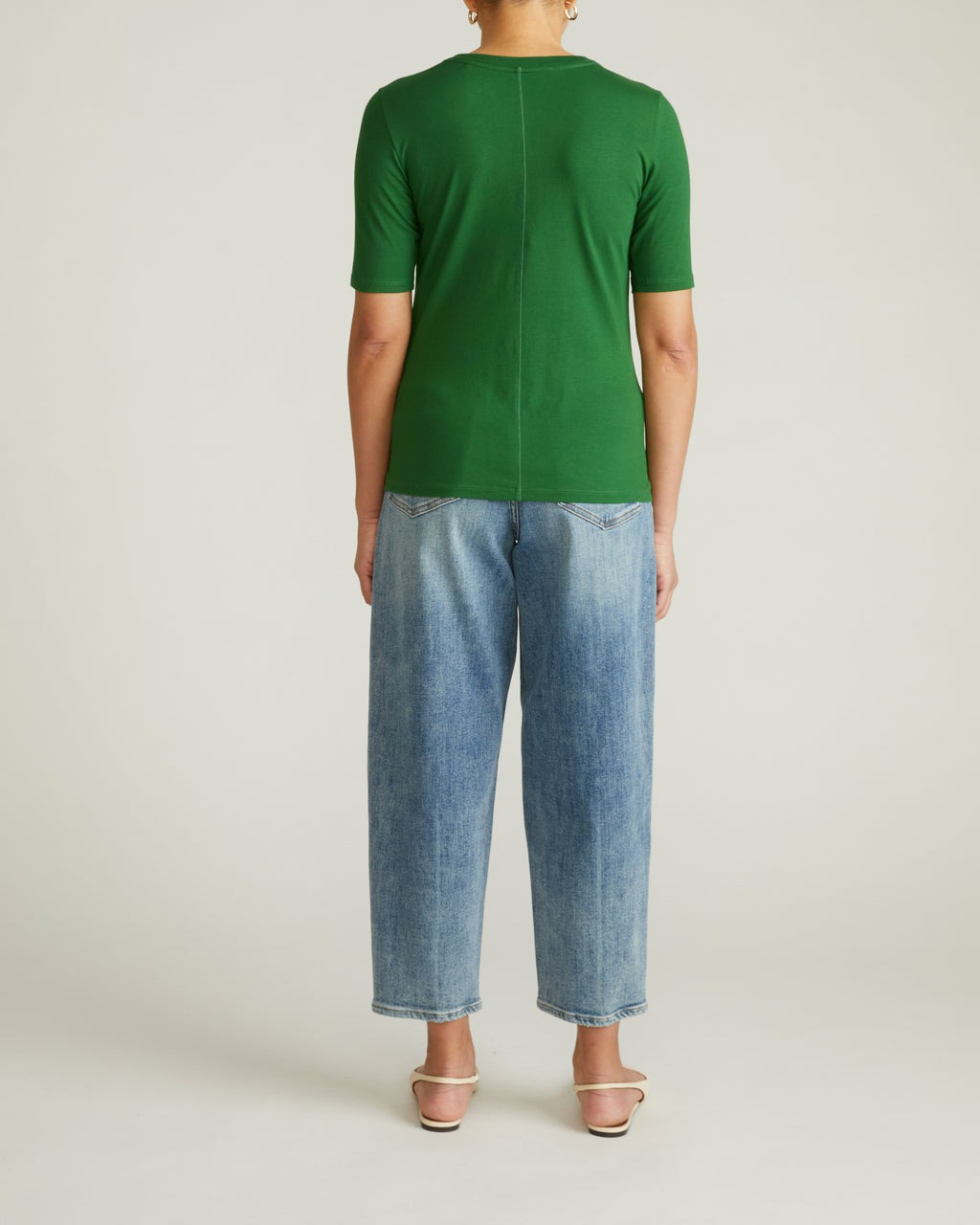 Maia Stovepipe Sleeve V Neck Tee - Green Park | Universal Standard