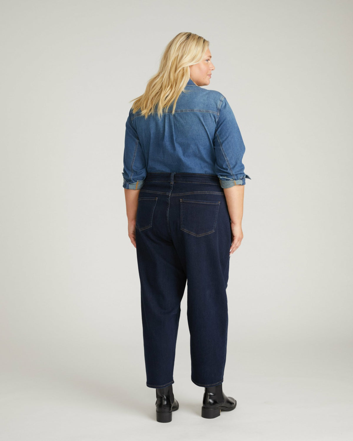Dakota Cropped Barrel Leg Jeans - Dark Indigo | Universal Standard