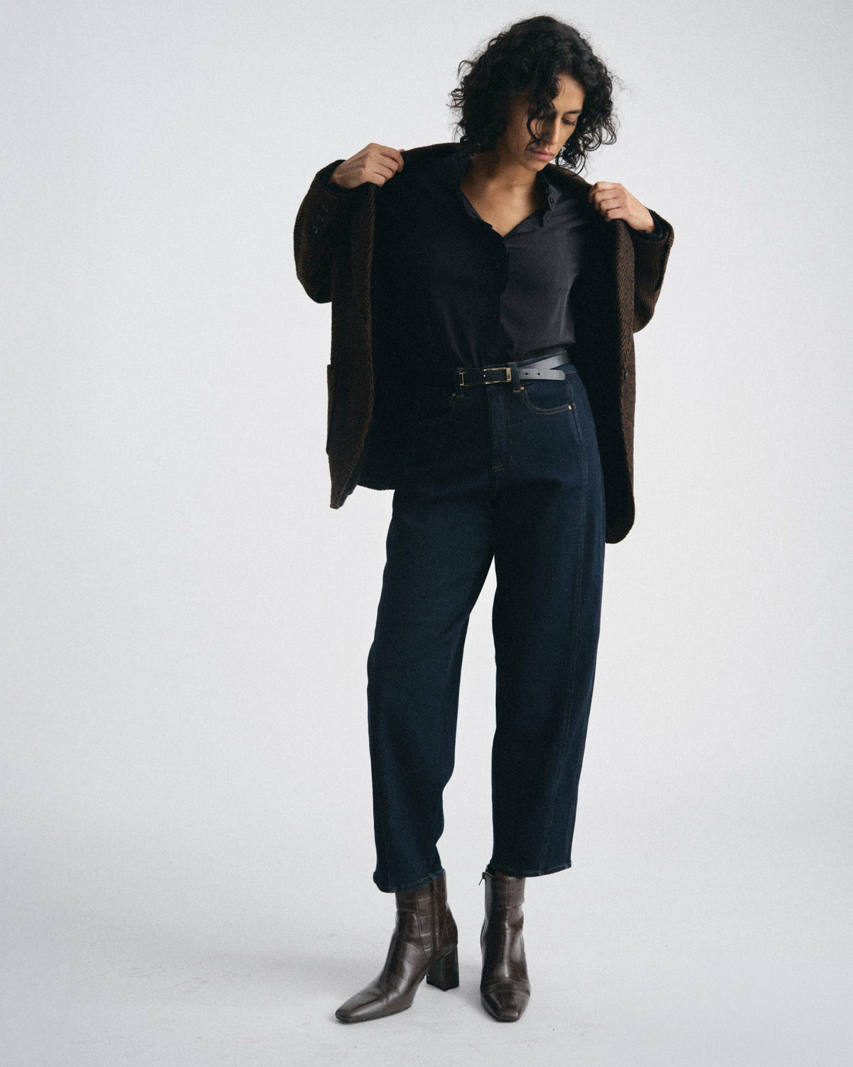 Dakota Cropped Barrel Leg Jeans - Dark Indigo | Universal Standard