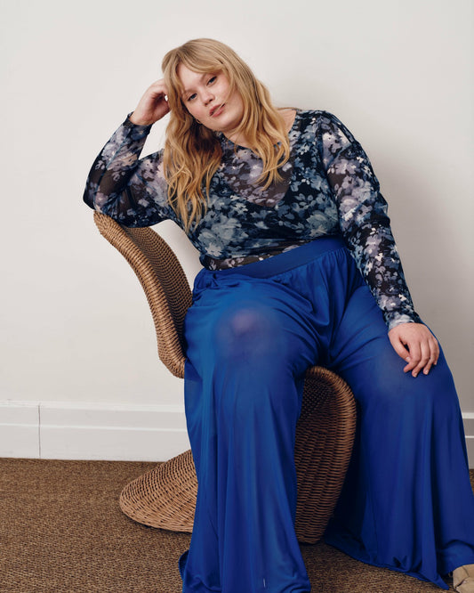 Thames Fog Top - Tumbling Bouquet Print | Universal Standard