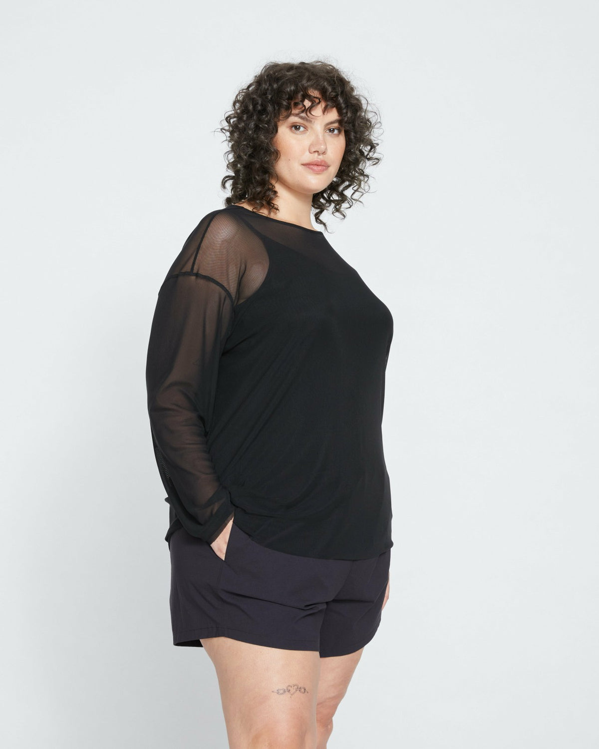 Thames Fog Top - Black | Universal Standard