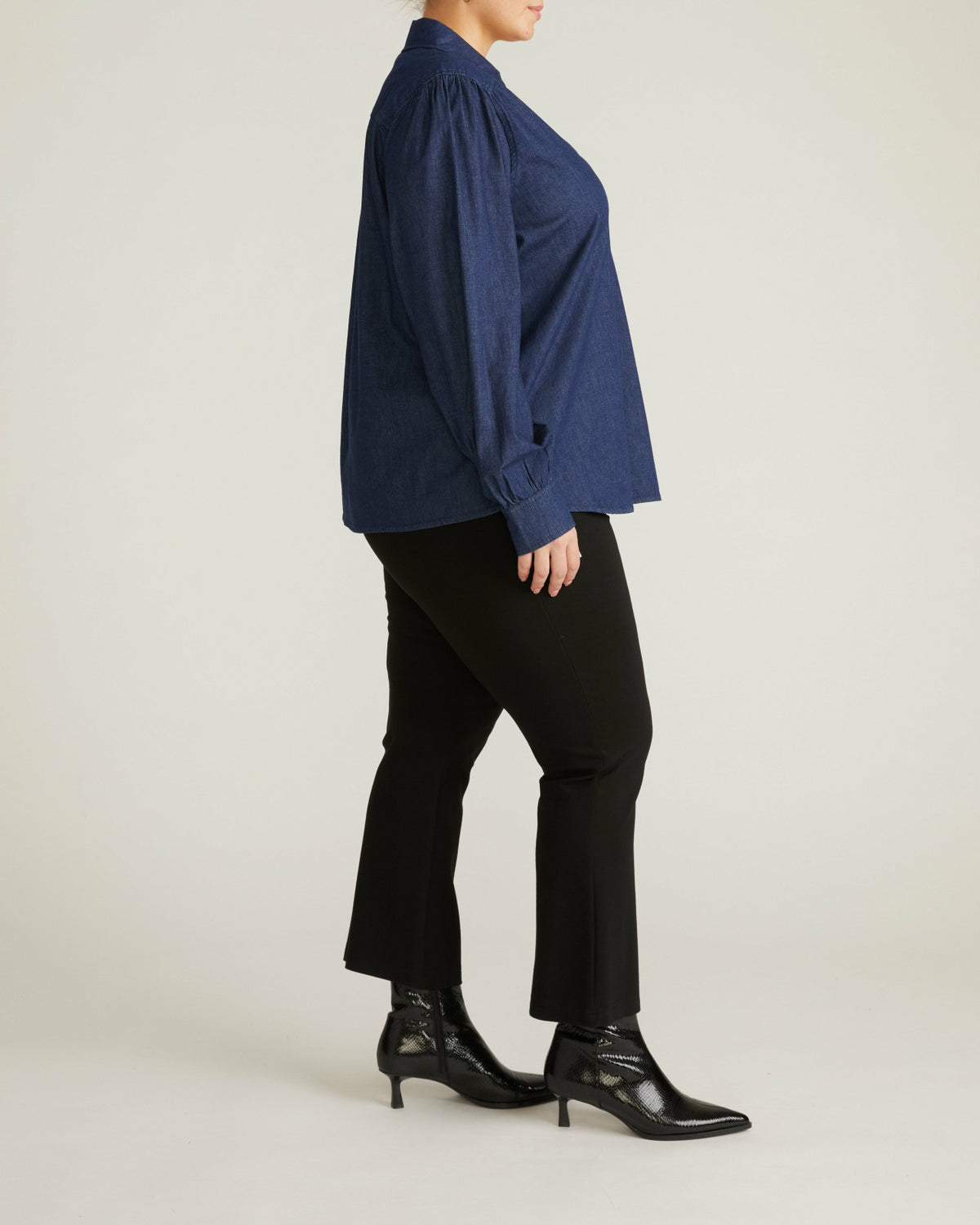 Maisie Cotton Chambray Blouse - Dark Indigo | Universal Standard
