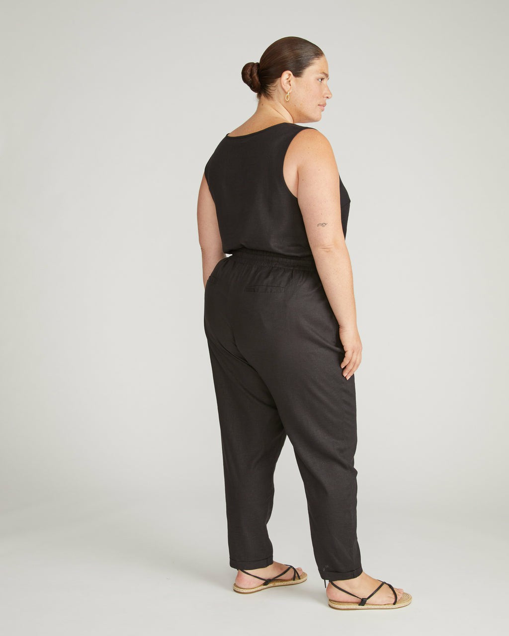 Sayville Linen Blend Drawstring Pant - Black | Universal Standard