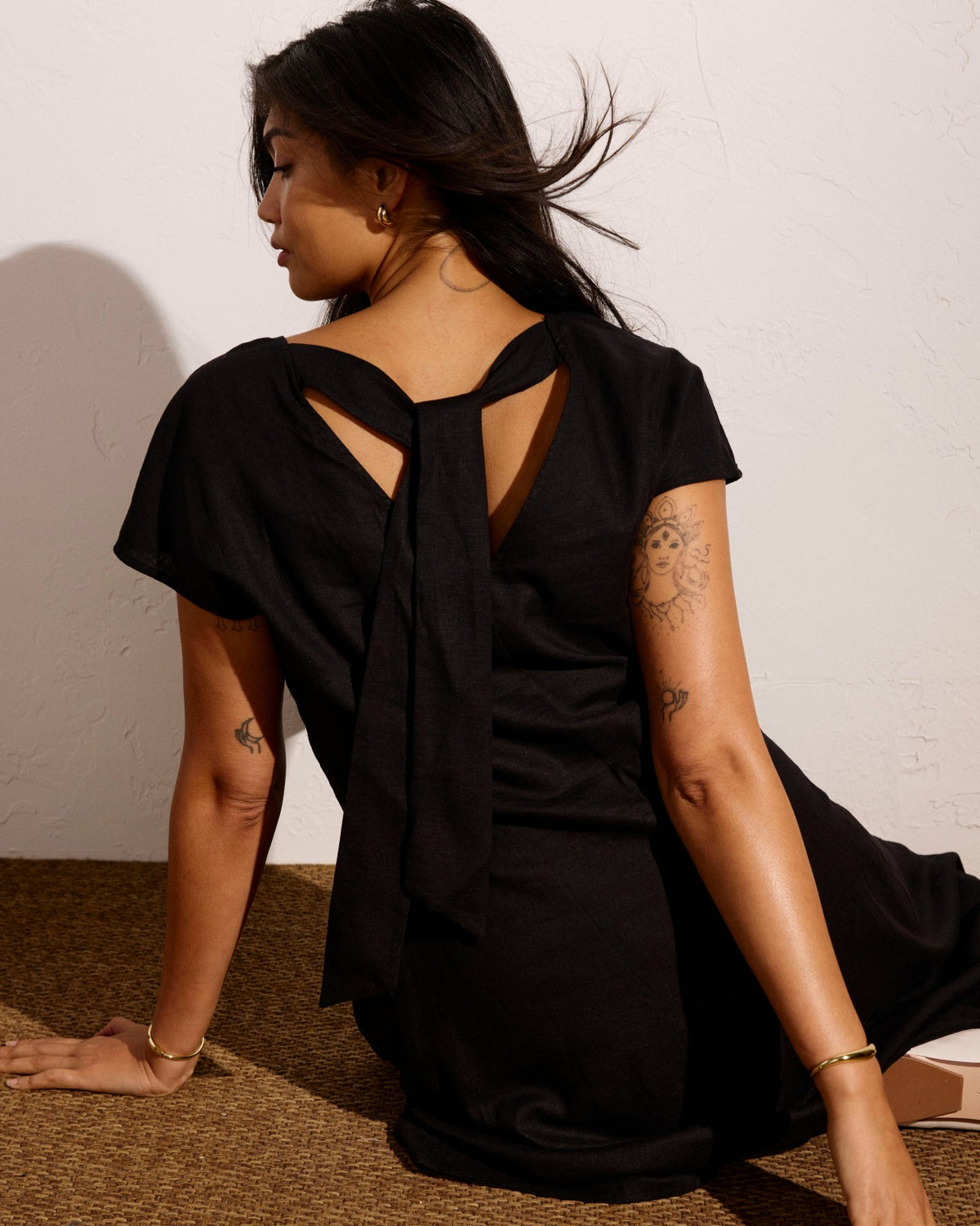 Louvre Bow Back Linen Blend Dress - Black | Universal Standard