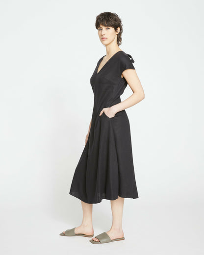 Louvre Bow Back Linen Blend Dress - Black | Universal Standard