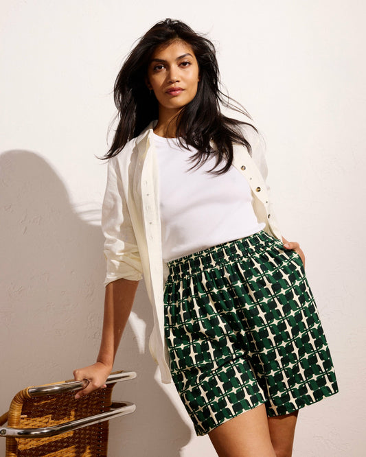 Juniper Linen Blend Easy Pull-On Shorts - Green Trellis Print | Universal Standard