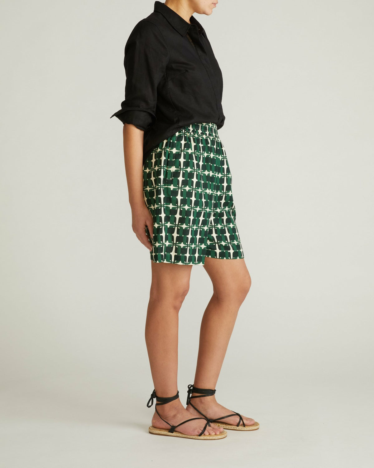 Juniper Linen Blend Easy Pull-On Shorts - Green Trellis Print | Universal Standard