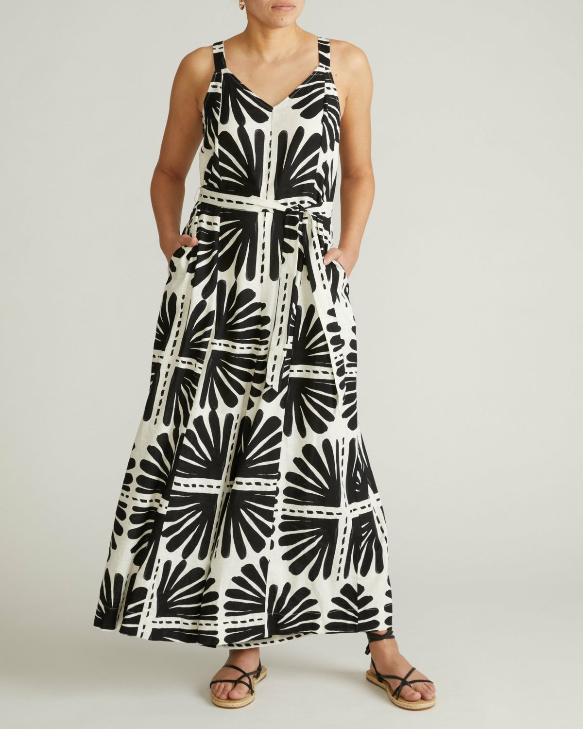 Promenade Linen Blend Jumpsuit - Ink Bloom Print | Universal Standard