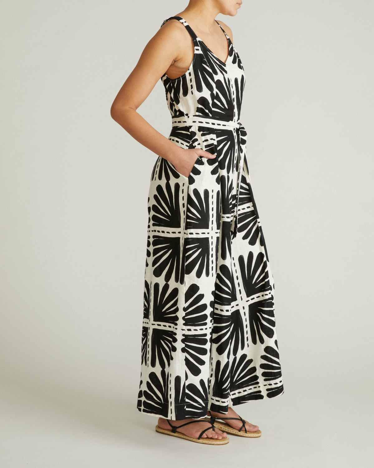 Promenade Linen Blend Jumpsuit - Ink Bloom Print | Universal Standard