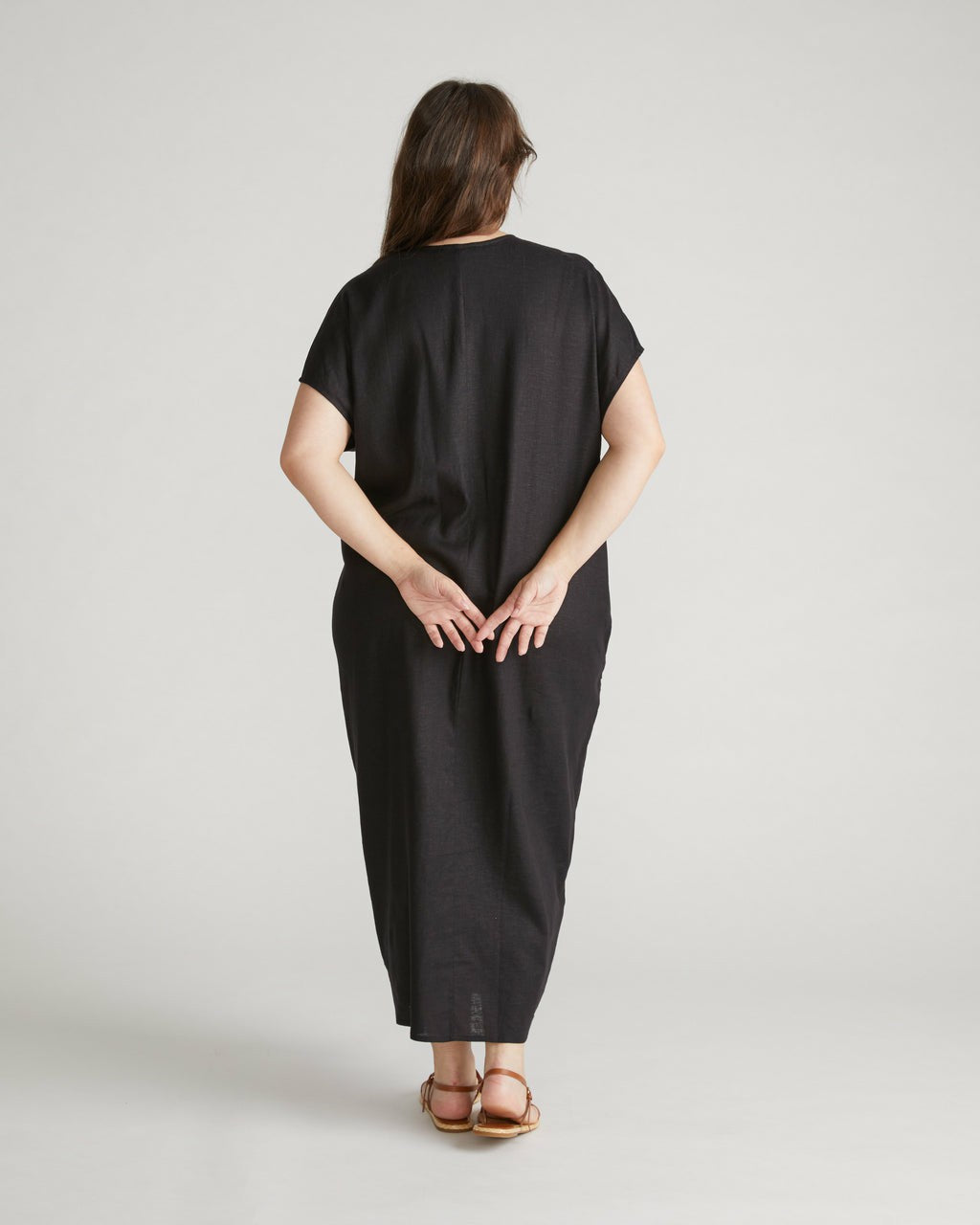 Cabana Linen Blend Kaftan - Black | Universal Standard