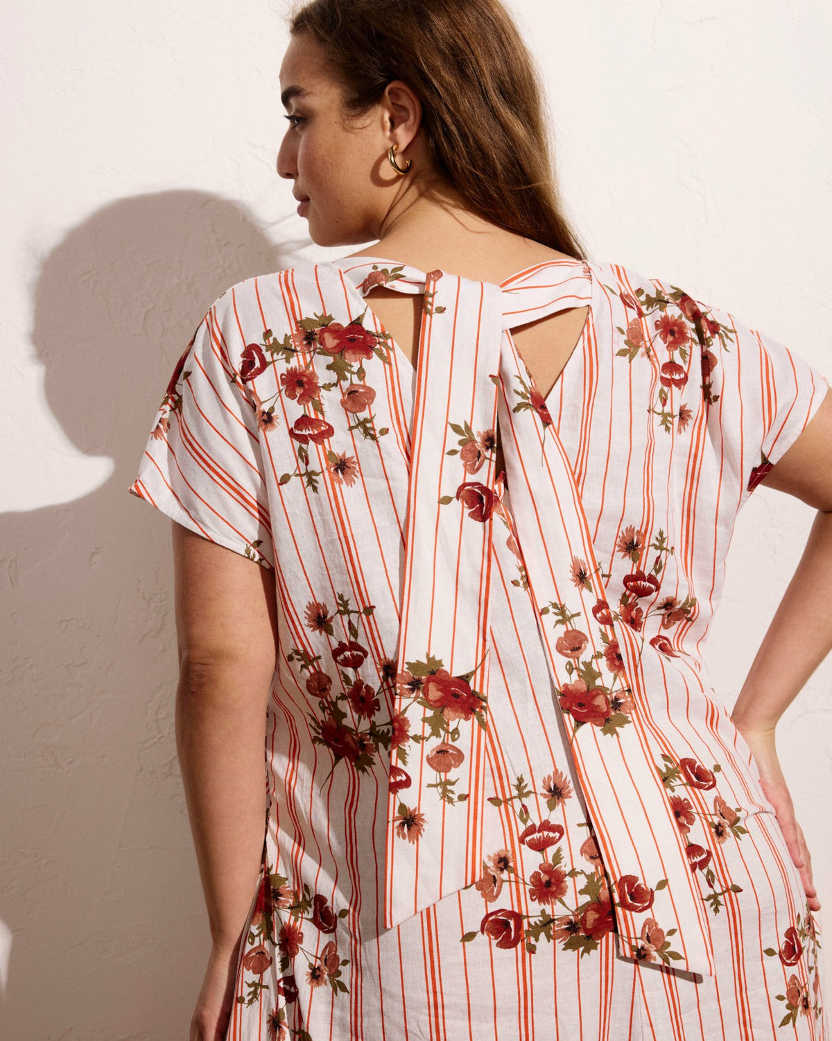 Louvre Bow Back Linen Blend Dress - Wild Flower Bouquet Print on Strip | Universal Standard