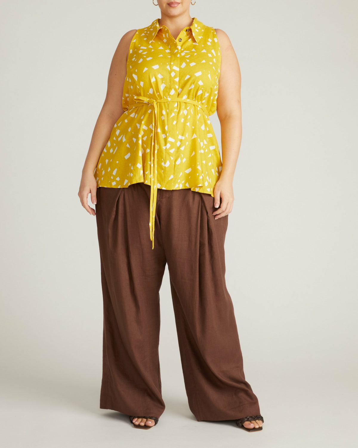 Adelaide Sleeveless Linen Blend Shirt - Yellow Confetti Print | Universal Standard