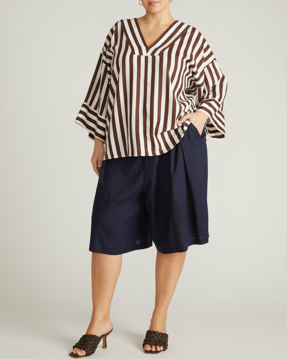 Elio V-Neck Linen Blend Top - Peppercorn Stripe | Universal Standard