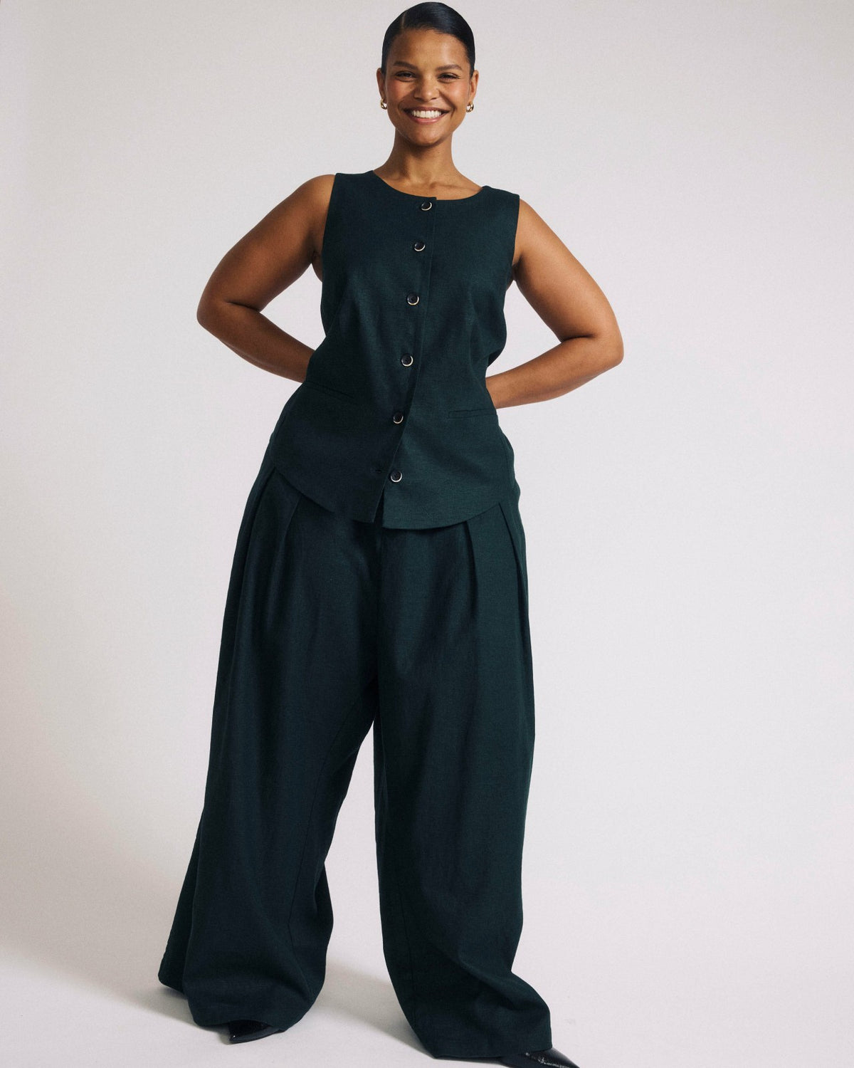 Tamsin Stretch Linen Blend Vest - Forest Green | Universal Standard
