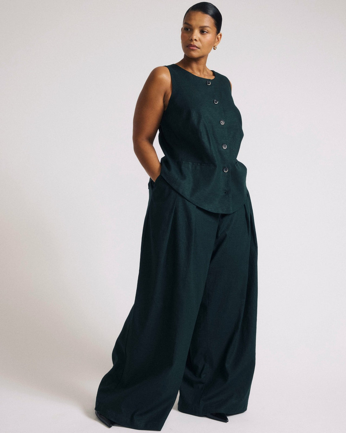 Tamsin Stretch Linen Blend Vest - Forest Green | Universal Standard