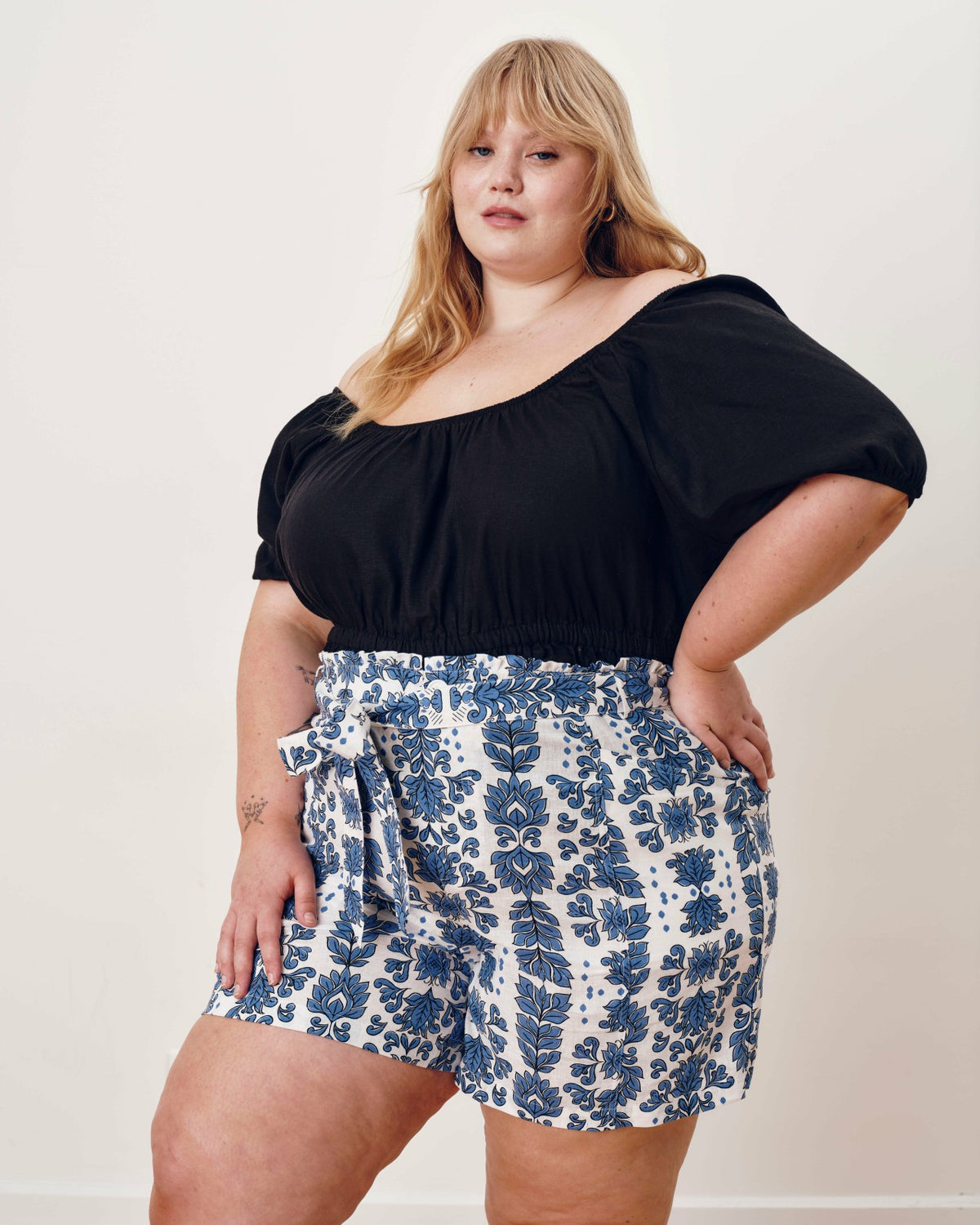 Harbor Stretch Linen Blend Paperbag Shorts - Rococo Beach Print | Universal Standard