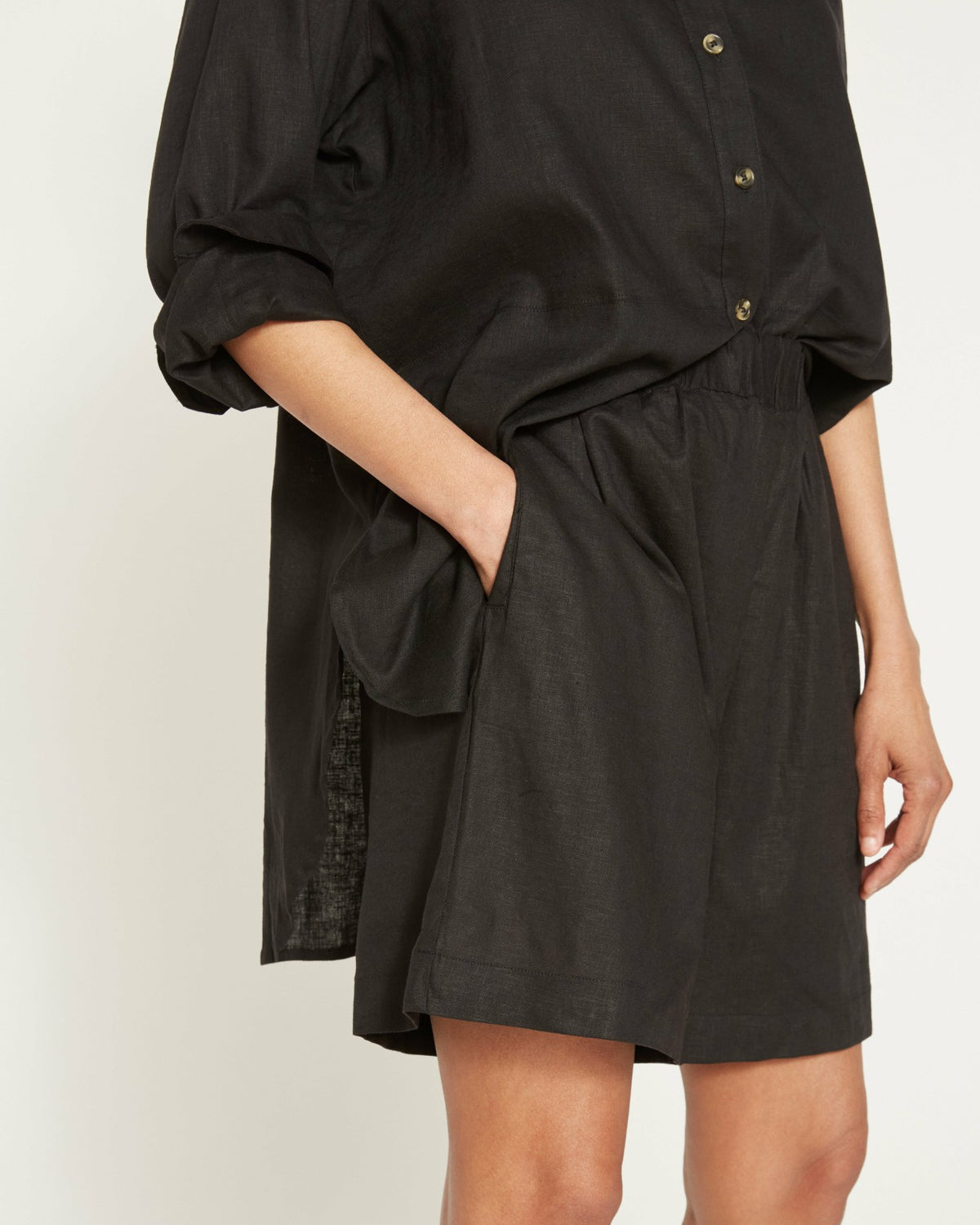Juniper Linen Blend Easy Pull-On Shorts - Black | Universal Standard