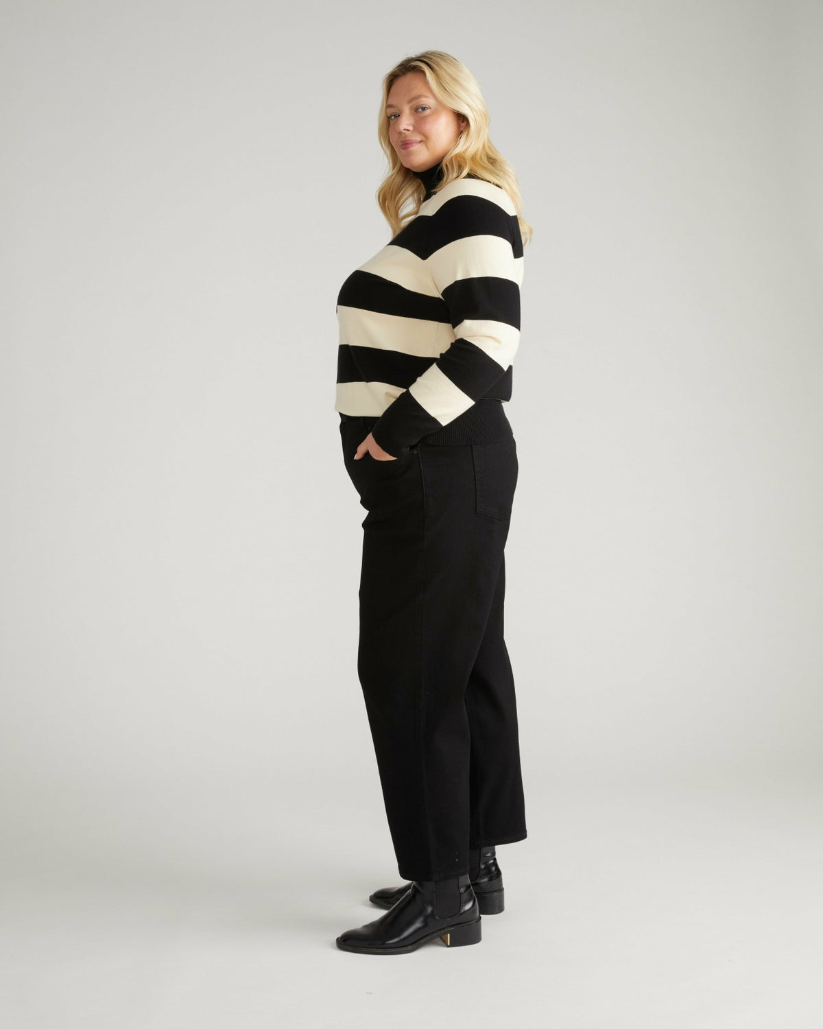 Donna High Rise Curve Straight Leg Jeans 27 Inch - Jet Black | Universal Standard
