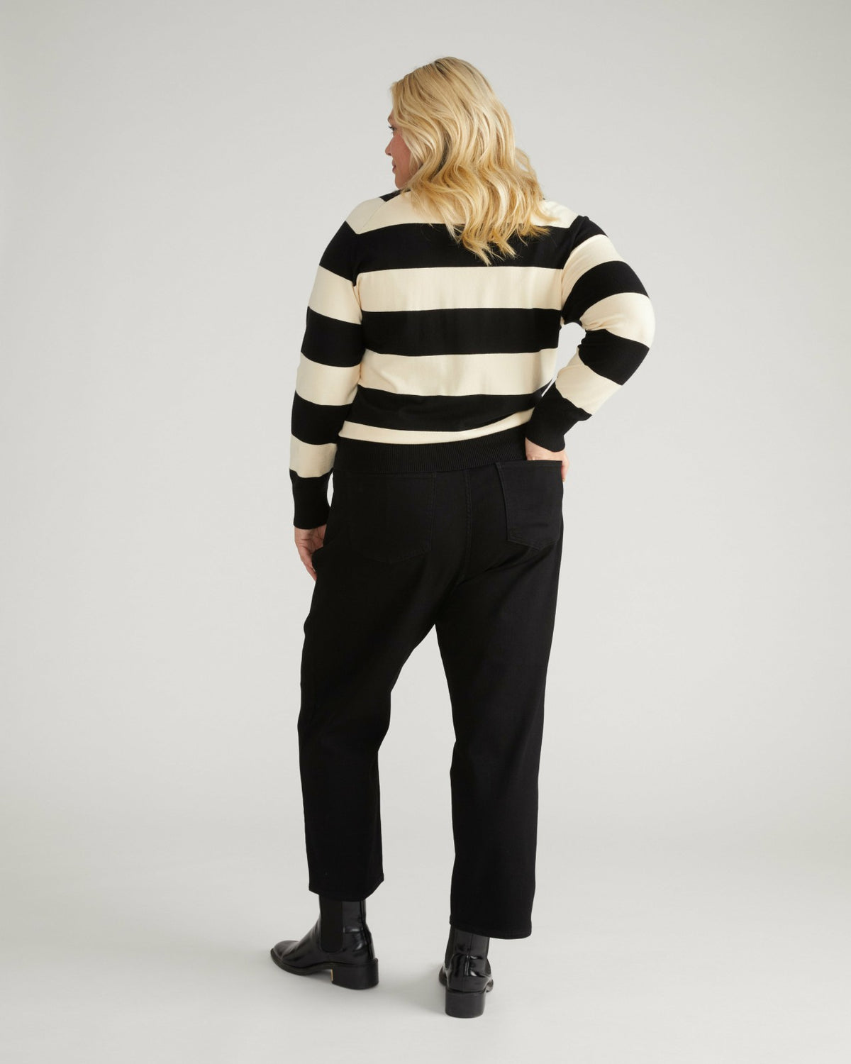 Donna High Rise Curve Straight Leg Jeans 27 Inch - Jet Black | Universal Standard
