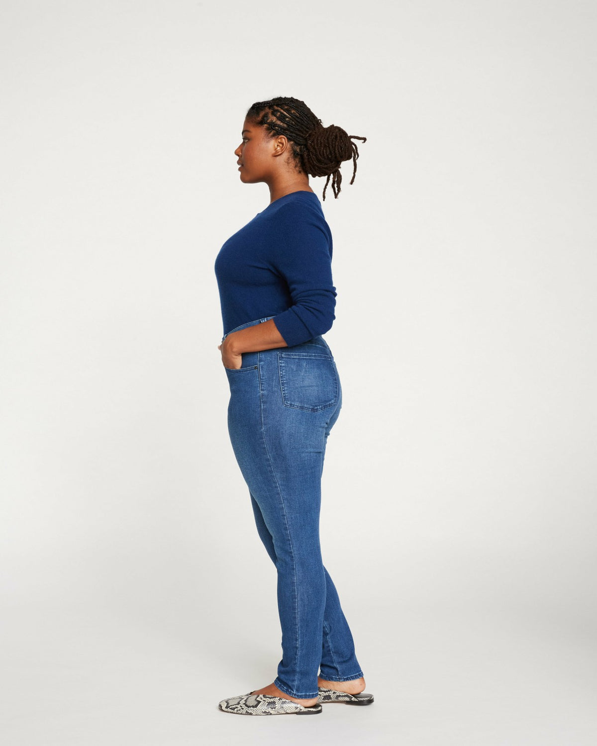 Seine Mid Rise Skinny Jeans 32 Inch - True Blue | Universal Standard
