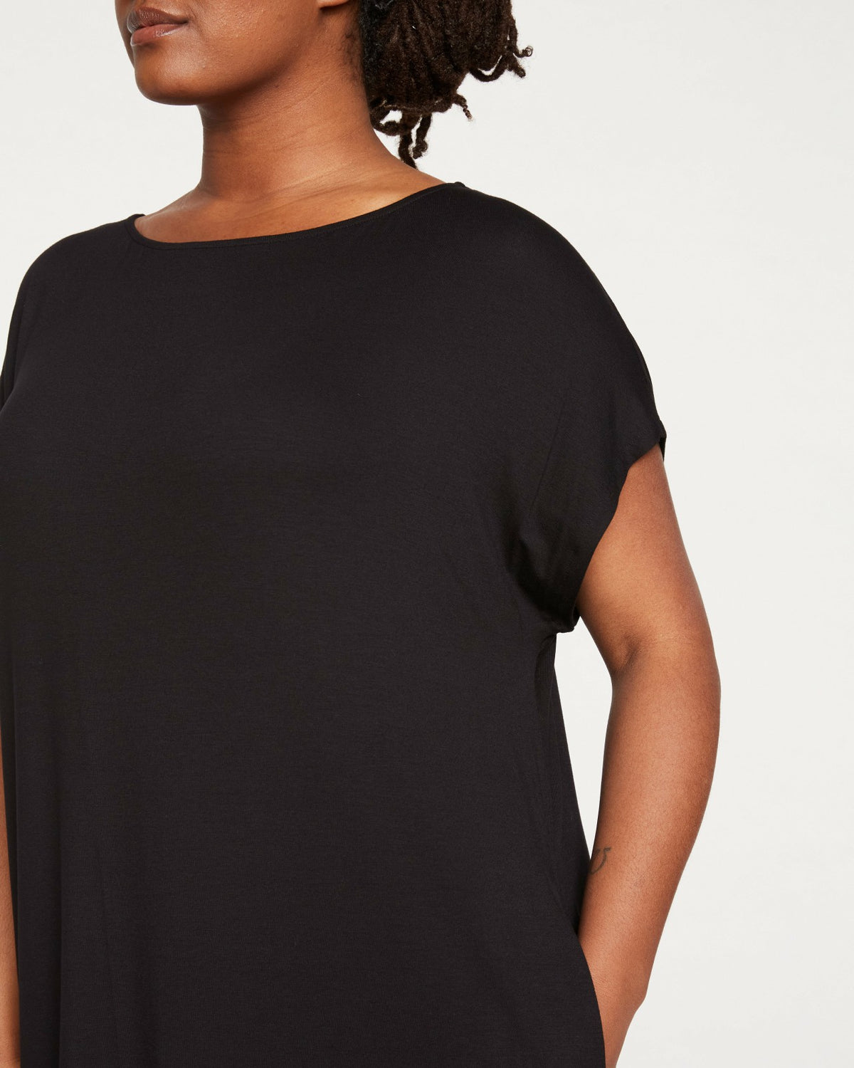 Helen Liquid Jersey Shift Dress - Black | Universal Standard