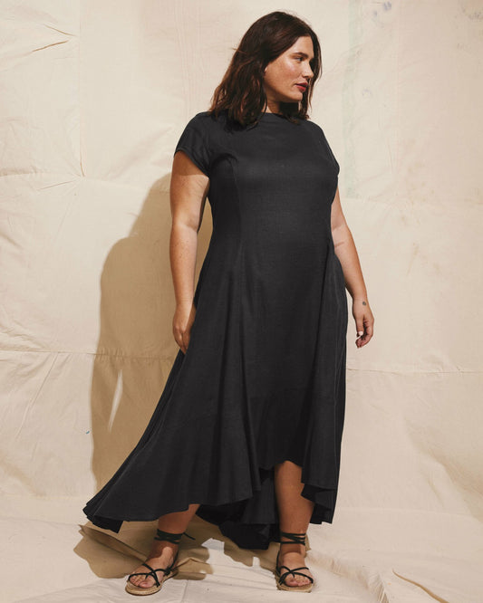 Sunset Linen Blend Flounce Dress - Black | Universal Standard