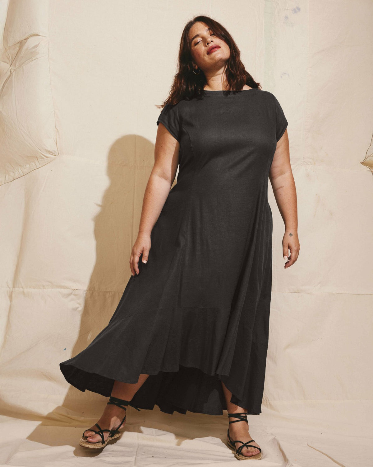 Sunset Linen Blend Flounce Dress - Black | Universal Standard
