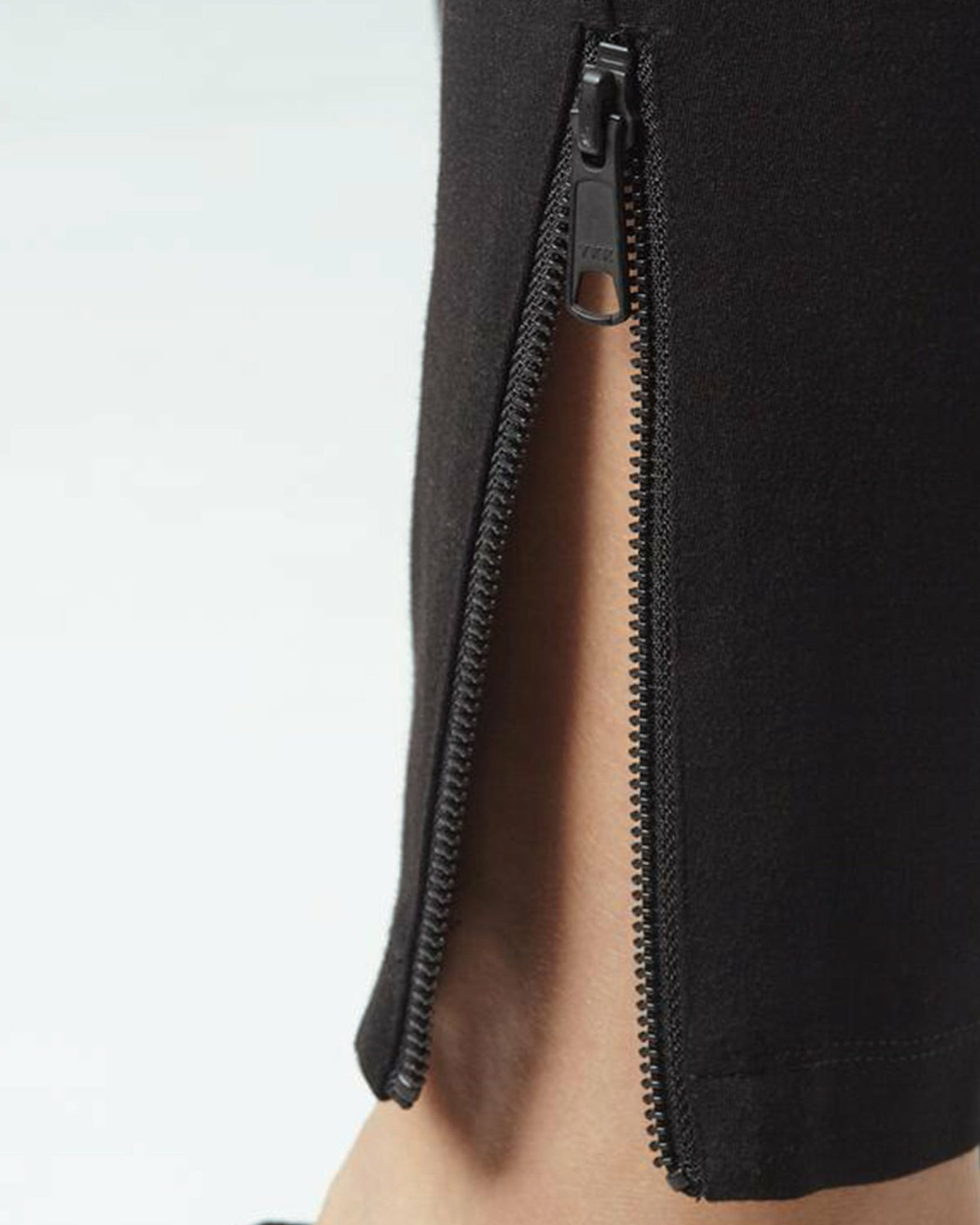 Moro Pocket Signature Ponte Pants - Black | Universal Standard