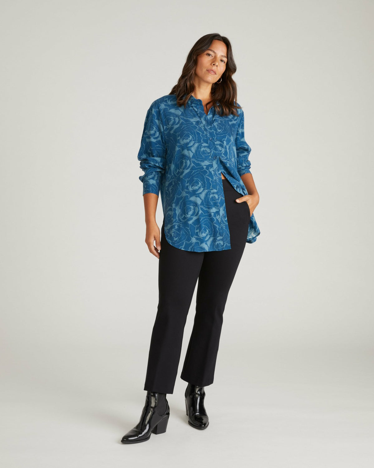 Cooling Stretch Cupro Artist Shirt - Rose Print in Deep Teal | Universal Standard