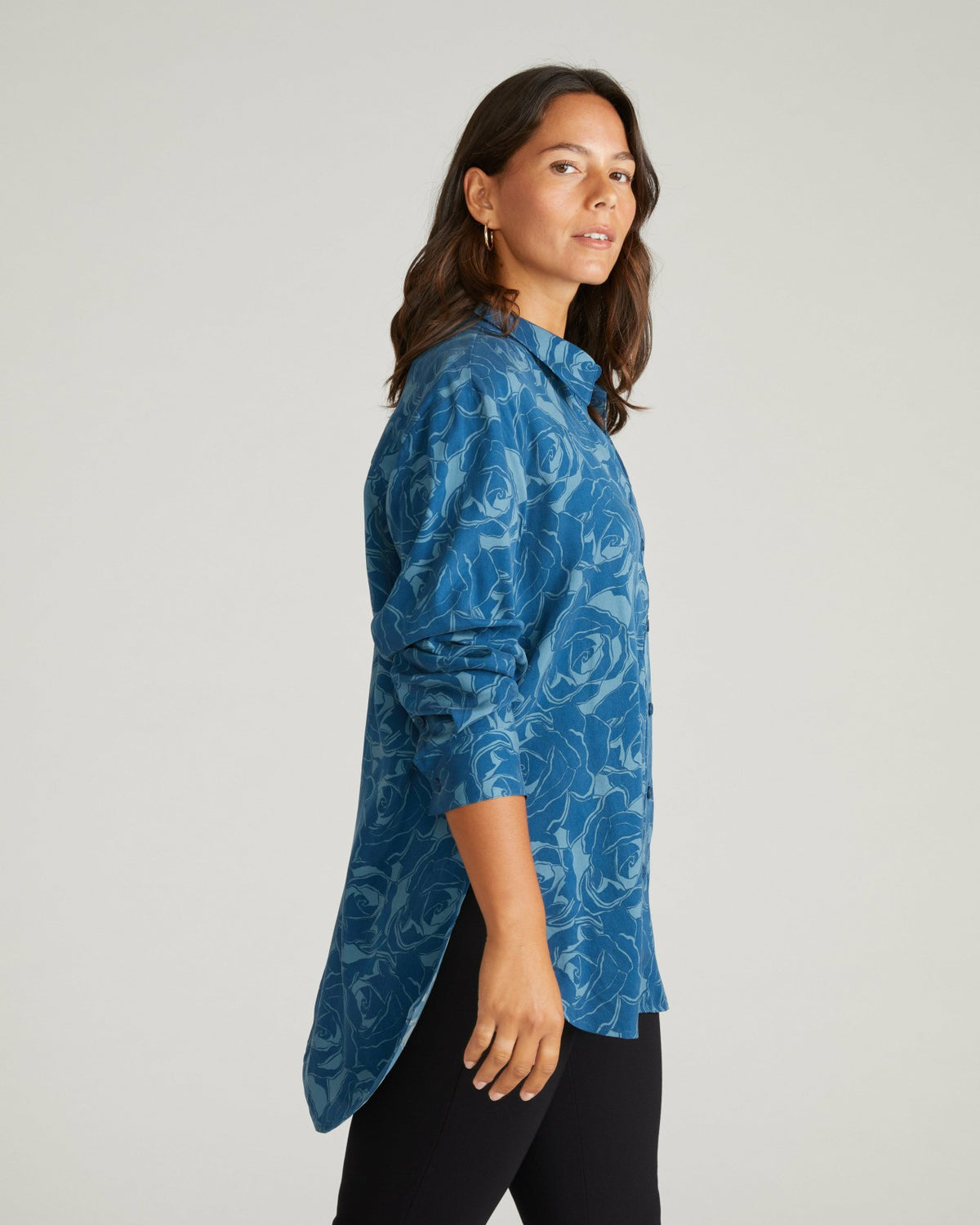 Cooling Stretch Cupro Artist Shirt - Rose Print in Deep Teal | Universal Standard