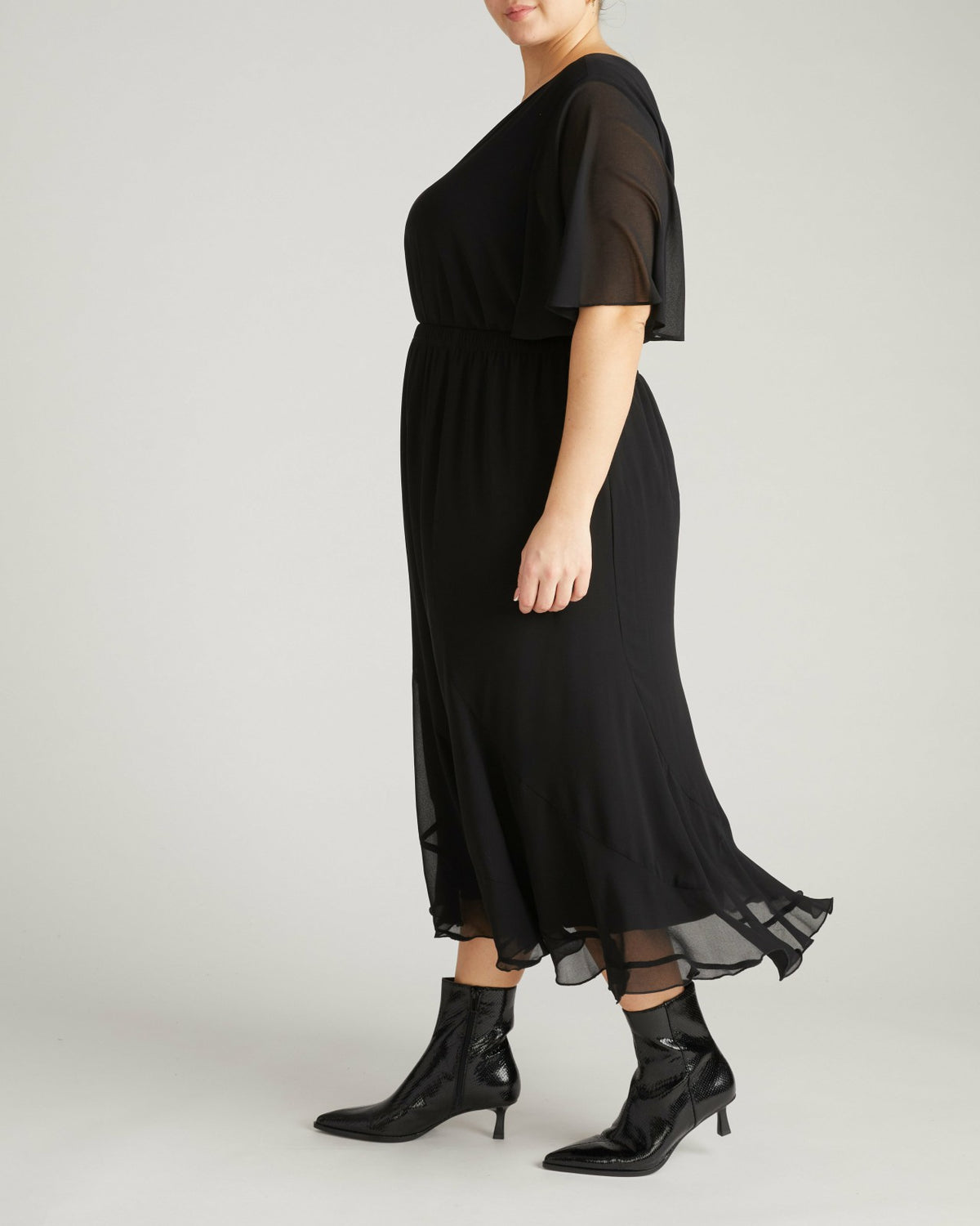 Navarte Chiffon Midi Skirt - Black | Universal Standard