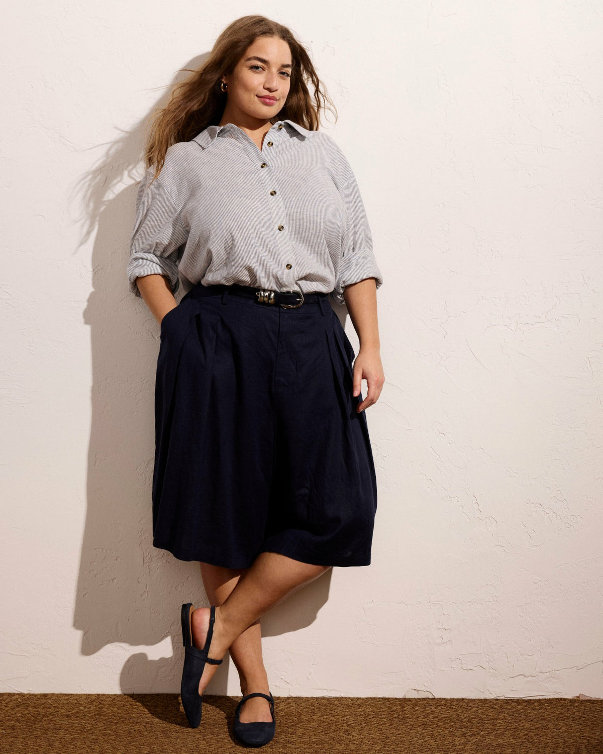Seaport Tailored Linen Blend Short - Navy | Universal Standard