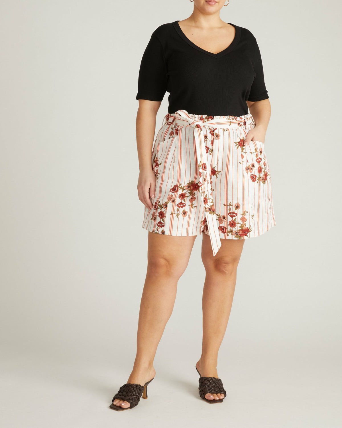 Harbor Stretch Linen Blend Paperbag Shorts - Wild Flower Bouquet Print | Universal Standard