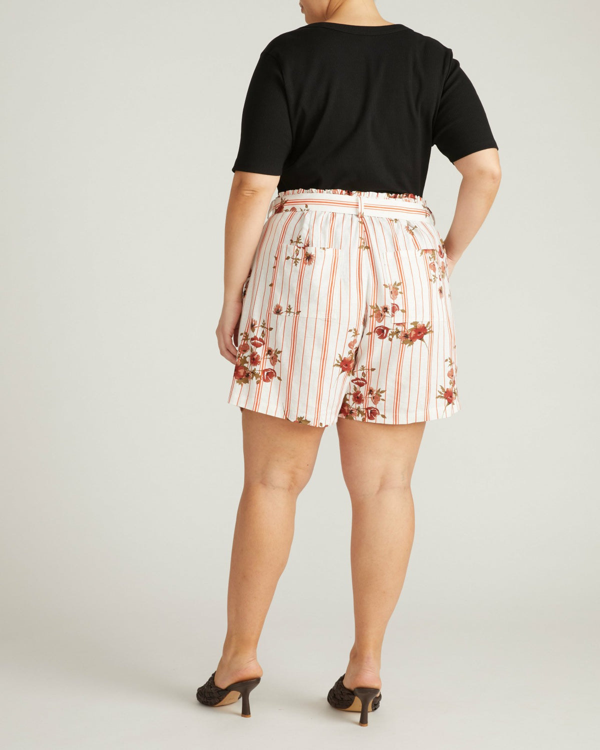 Harbor Stretch Linen Blend Paperbag Shorts - Wild Flower Bouquet Print | Universal Standard
