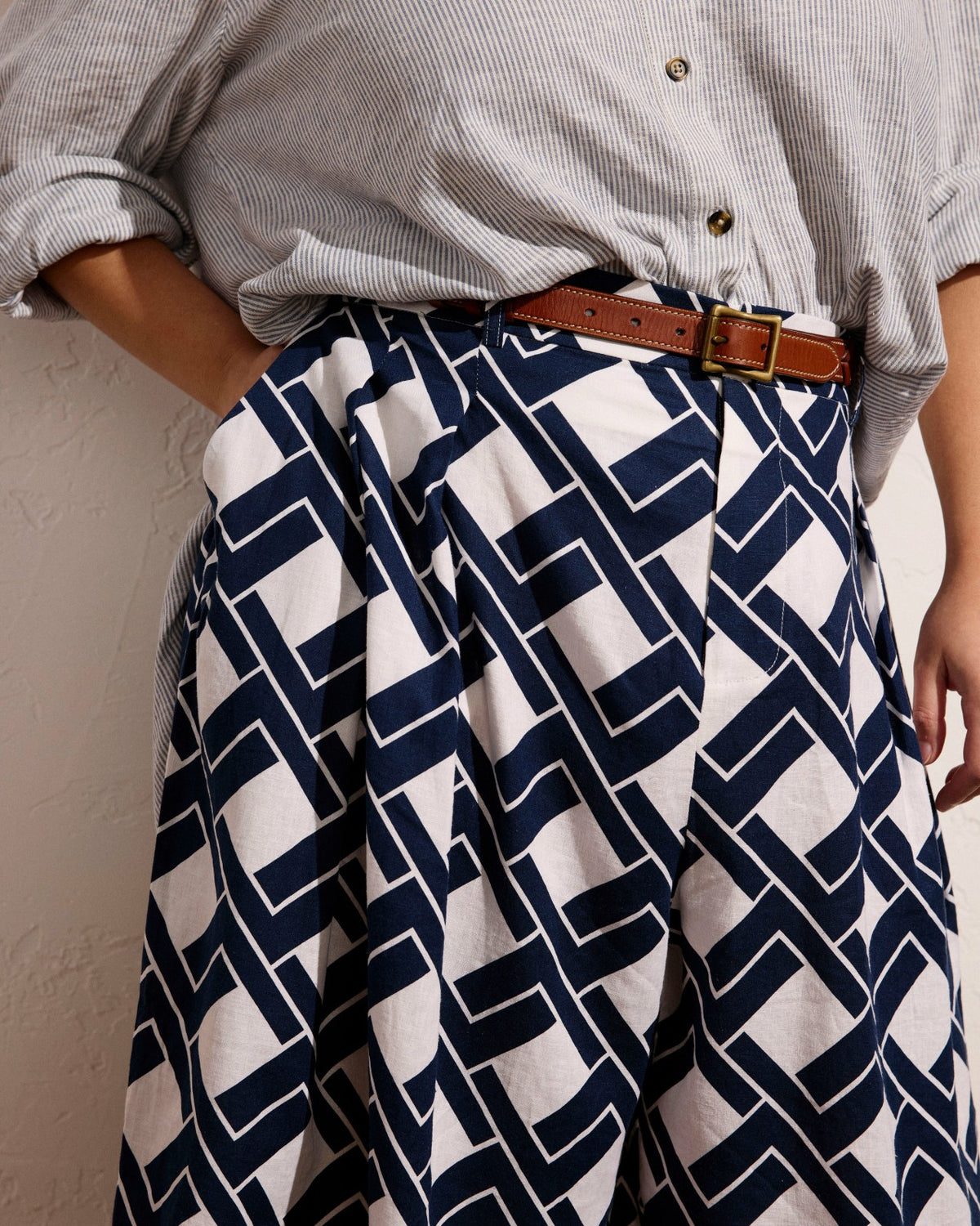 Seaport Tailored Linen Blend Short - Geometrica Print | Universal Standard