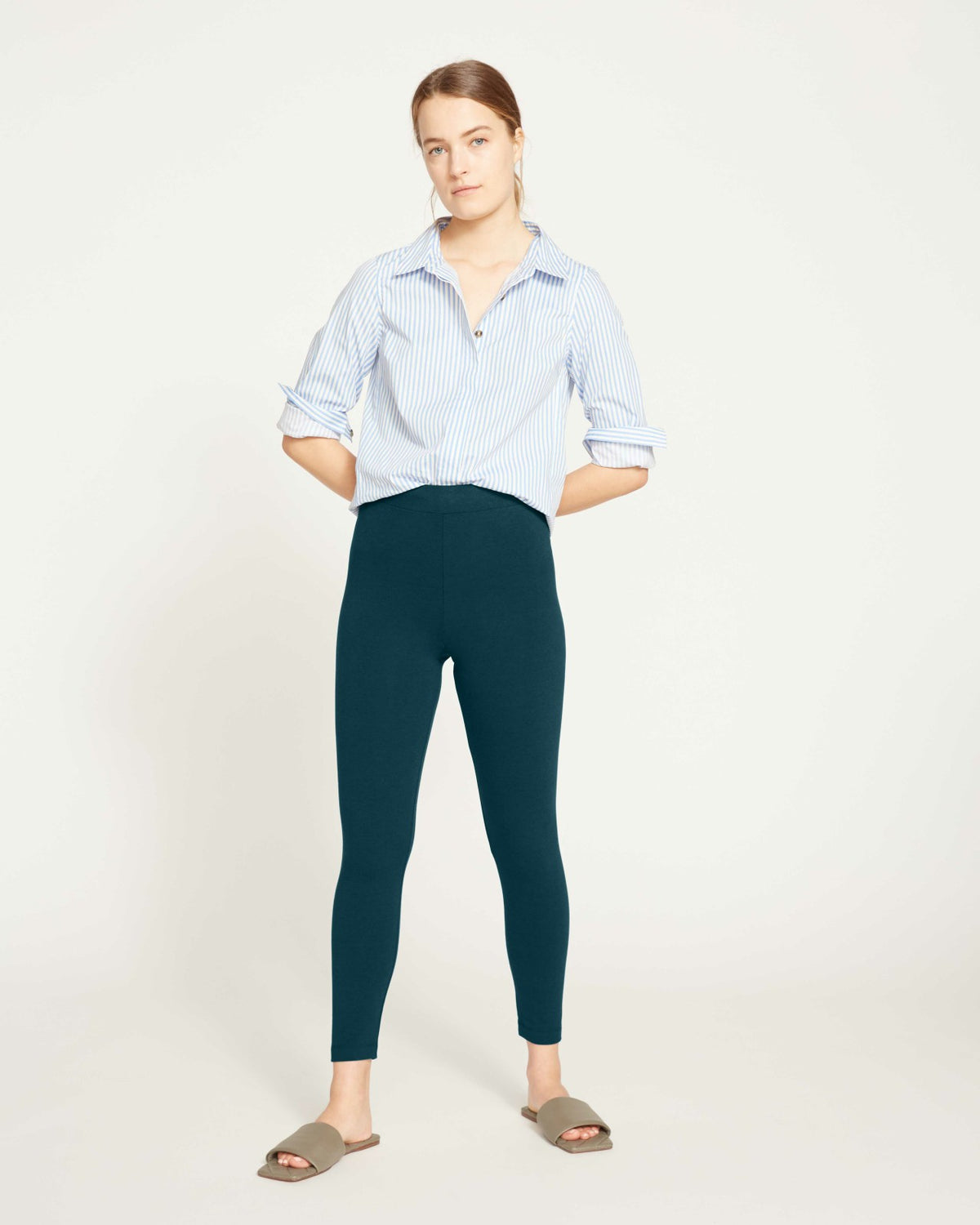 Roya Cropped Leggings 23 Inch - Deep Sea | Universal Standard