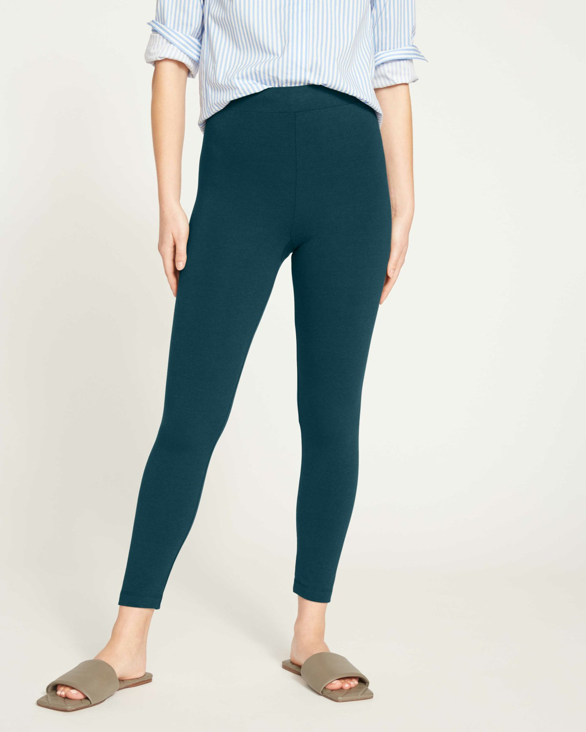 Roya Cropped Leggings 23 Inch - Deep Sea | Universal Standard