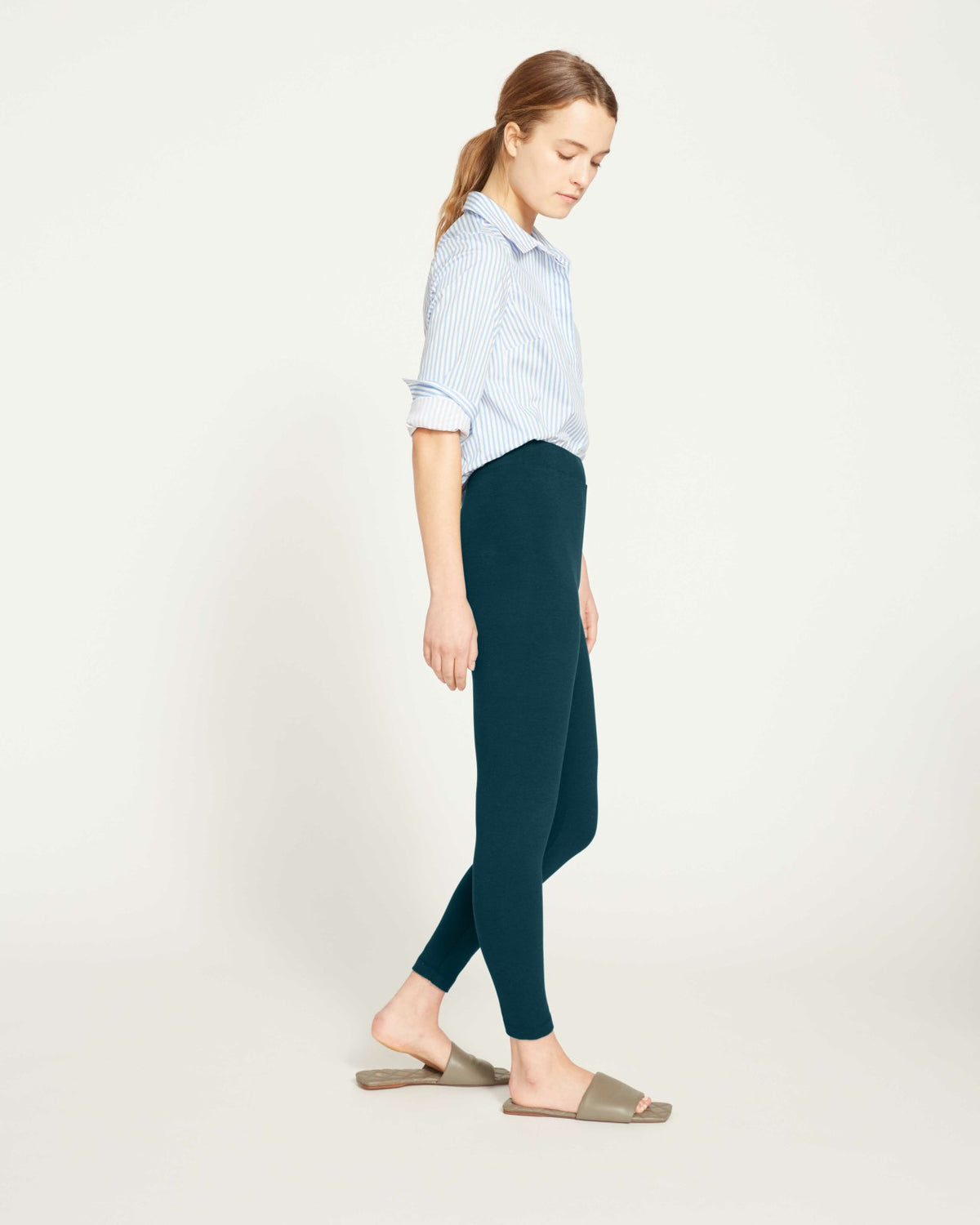 Roya Cropped Leggings 23 Inch - Deep Sea | Universal Standard