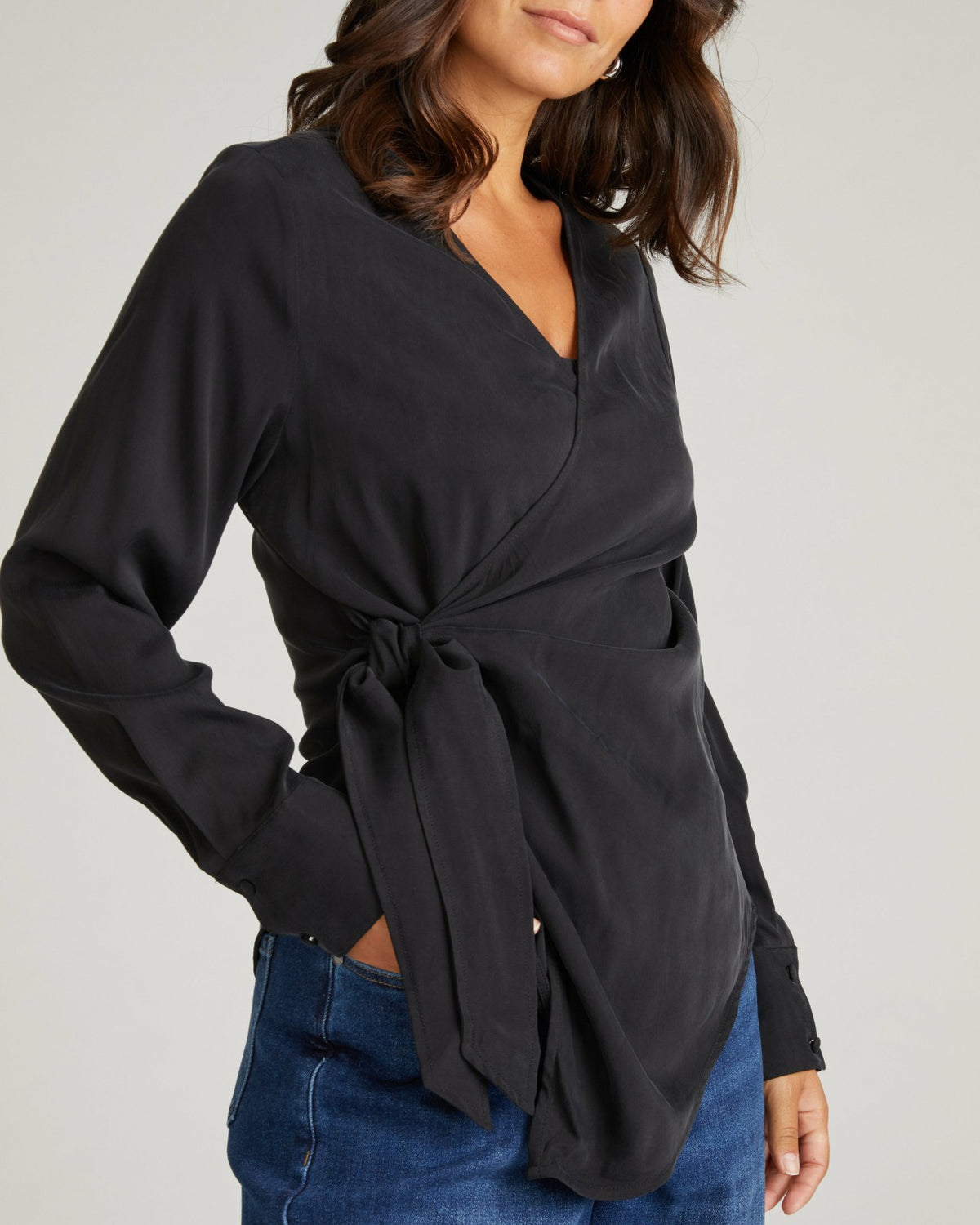 Beacon Stretch Cupro Wrap Shirt - Black | Universal Standard