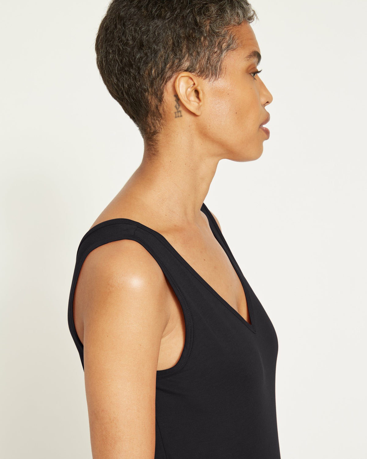 Double V Tank - Black | Universal Standard