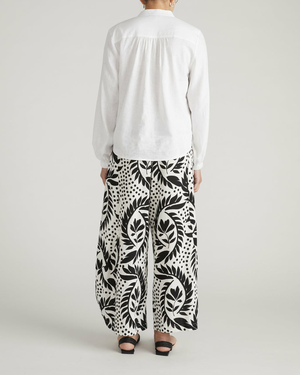 Frances Embroidered Linen Blend Blouse - White | Universal Standard