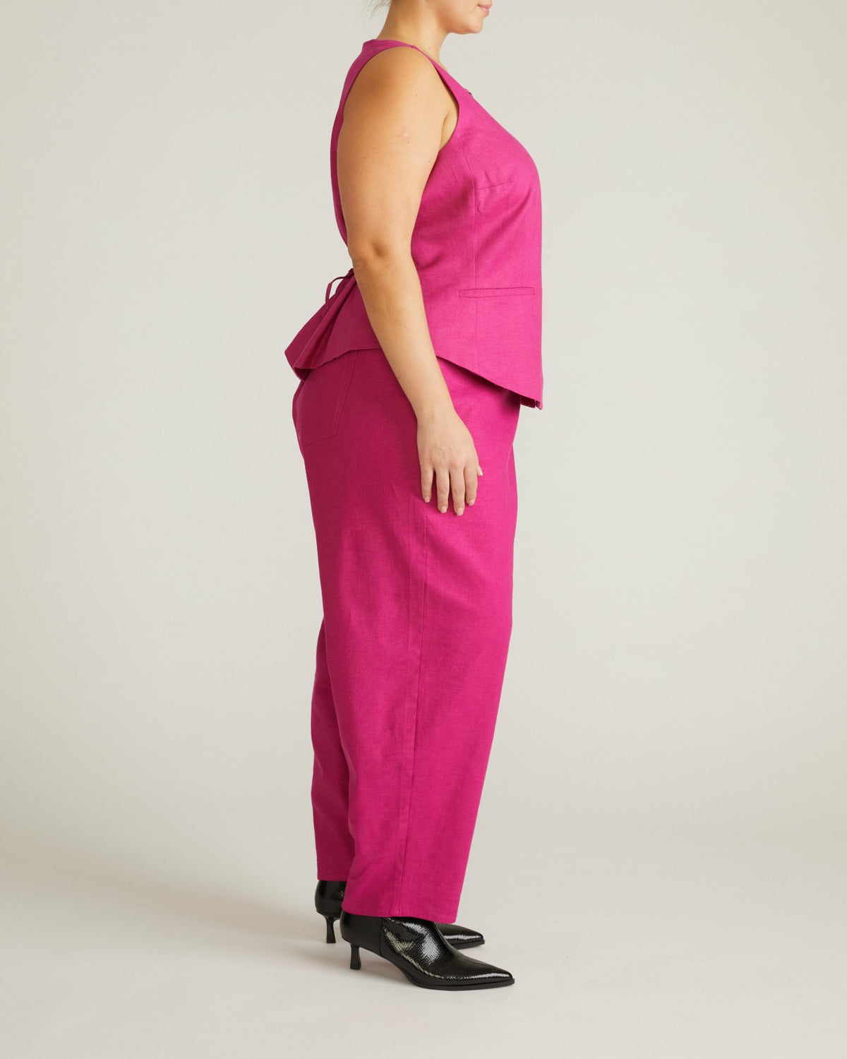 Tamsin Stretch Linen Blend Vest - Hyper Pink | Universal Standard