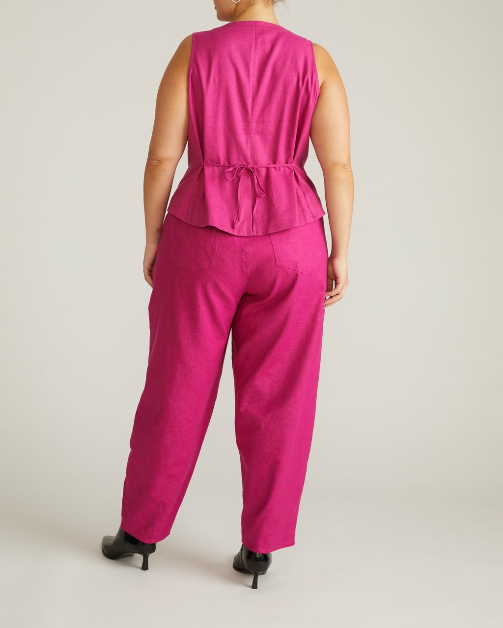 Tamsin Stretch Linen Blend Vest - Hyper Pink | Universal Standard